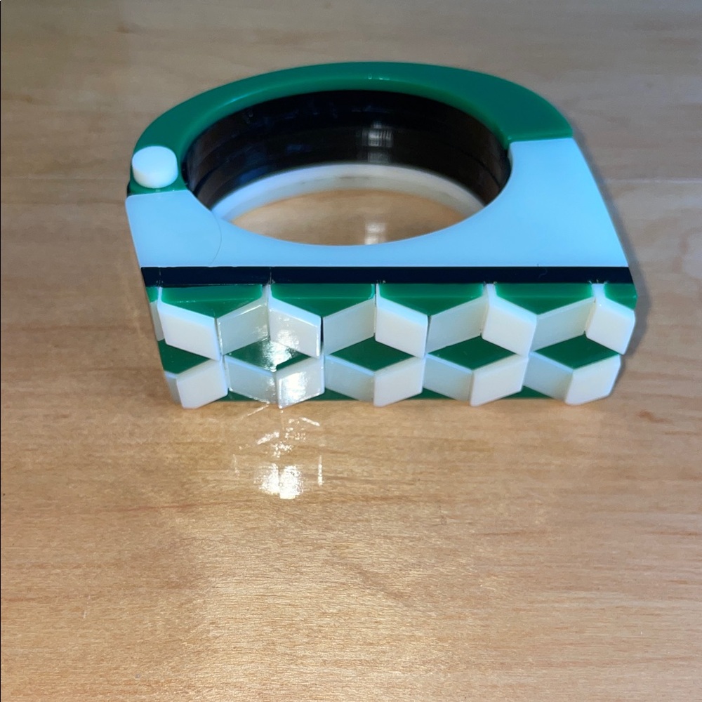 Vintage lucite bracelet raised pattern